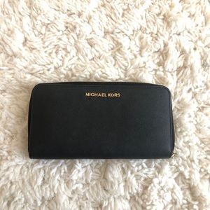 Michael kors travel size wallet